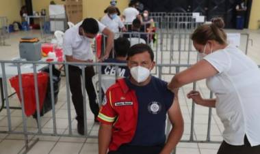 BOMBEROS: SIGUEN LAS IDAS Y VUELTAS POR LA VACUNACIÓN