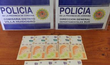 UN VENDEDOR AMBULANTE LE SUSTRAJO NUEVE MIL PESOS A UNA VECINA