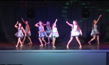 LA ESCUELA DE ARTE CERRÓ EL AÑO CON SU GALA DE DANZAS