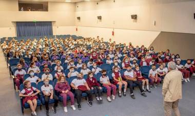 ACTIVIDAD JUNTO A LAS ESCUELAS POR EL DIA DE LA MEMORIA