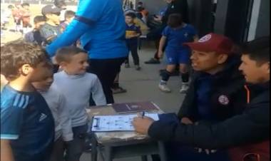 LANÚS LLEGO AL VILLA Y REALIZÓ UNA PRUEBA DE JUGADORES