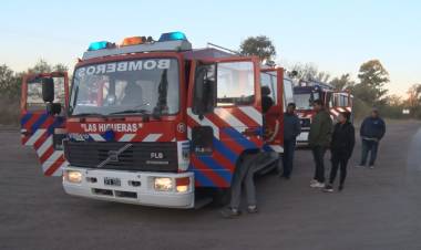 LOS BOMBEROS FESTEJARON SU ANIVERSARIO CON UNA NUEVA UNIDAD