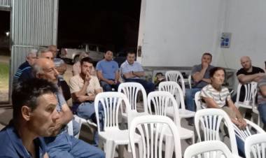 REUNIÓN ENTRE COOPERATIVA Y PRODUCTORES POR LA LÍNEA RURAL
