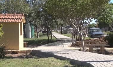 AVANZA A BUEN RITMO LA PLAZA QUE SERÁ INAUGURADA EL 1° DE ENERO