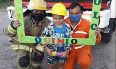 LOLO VENCIÓ AL CÁNCER Y FUE RECIBIDO POR UNA CARAVANA ACOMPAÑADA POR LOS BOMBEROS