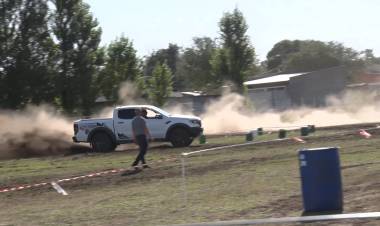 EL EVENTO DE CARRERAS DE OBSTÁCULOS FUE UN ÉXITO EN EL VILLA