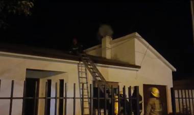 SALVARON SU VIVIENDA GRACIAS A LA AYUDA DE UN VECINO