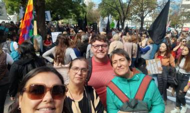 DOCENTES DE LA REGIÓN MARCHARON EN CÓRDOBA EN DEFENSA DE LA EDUCACIÓN PÚBLICA