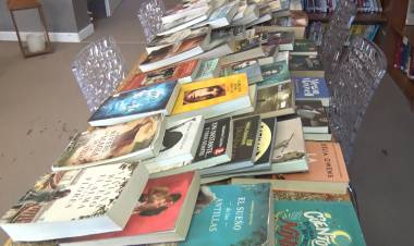 LA BIBLIOTECA YA CUENTA CON NUEVOS LIBROS Y PROYECTA ACTIVIDADES