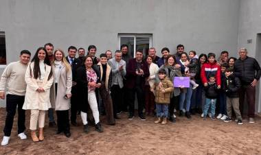 EL MUNICIPIO REALIZÓ LA ENTREGA DE CINCO VIVIENDAS