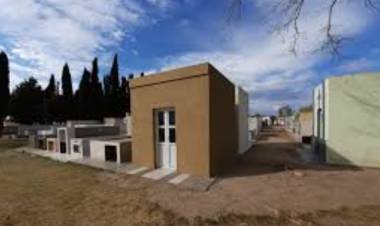 MENORES CAUSARON DESTROZOS EN EL CEMENTERIO