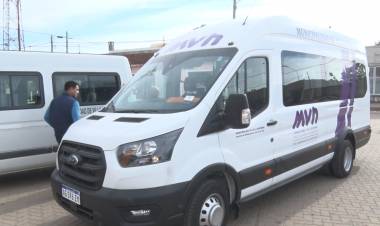 LOS DOCENTES YA VIAJAN A HUINCA EN EL NUEVO TRANSPORTE