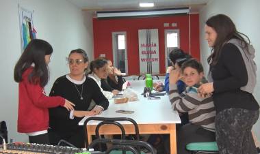 TALLER DE CANTO EN LA BIBLIOTECA LOCAL