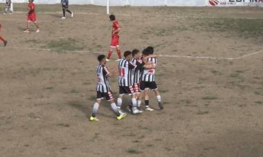 EL VILLA SUMÓ DE A TRES Y SE PRENDIÓ EN EL TORNEO