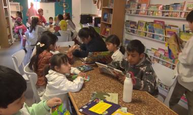 LOS ALUMNOS DEL BERNARDINO VISITARON LA BIBLIOTECA MUNICIPAL