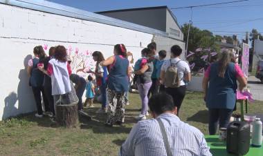 MURAL EN EL CENTRO DE APOYO POR EL OCTUBRE ROSA