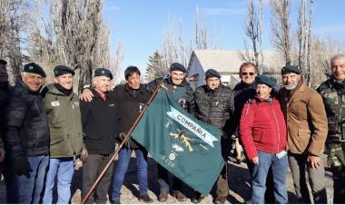 COMPAÑEROS DE SECCIÓN EN MALVINAS SE REUNEN EN HUIDOBRO