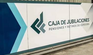 DOCENTES JUBILADAS JUNTAN FIRMAS PARA PRESENTAR RECLAMO ANTE LA CAJA DE JUBILACIONES