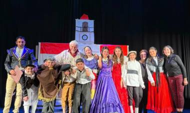 EL GRUPO DE TEATRO INFANTIL PRESENTÓ LA OBRA RETRATO DE REVOLUCIÓN