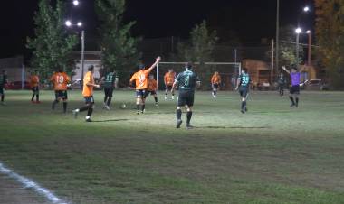 EL TORNEO DE VETERANOS SIGUE REUNIENDO PÚBLICO Y BUENOS PARTIDOS