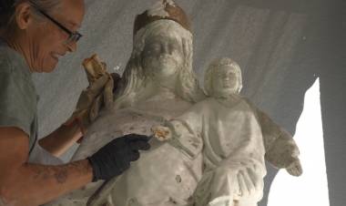 SE RESTAURA LA IMAGEN DE MARÍA AUXILIADORA