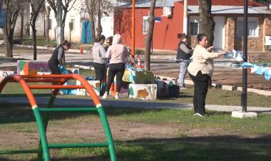 LA PLAZA MONS SE VISTE DE CELESTE Y BLANCO