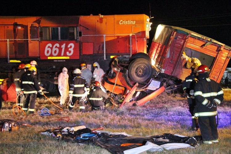 TRAGEDIA EN PICO: CAMIONERO MURIÓ TRAS SER ARROLLADO POR UN TREN