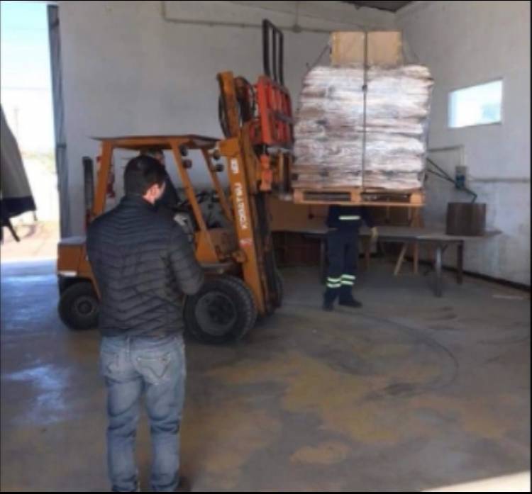 LLEGARON MATERIALES PARA UN POSIBLE REFUGIO DE AISLAMIENTO