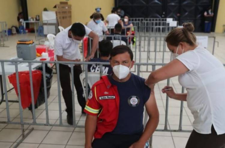 BOMBEROS: SIGUEN LAS IDAS Y VUELTAS POR LA VACUNACIÓN