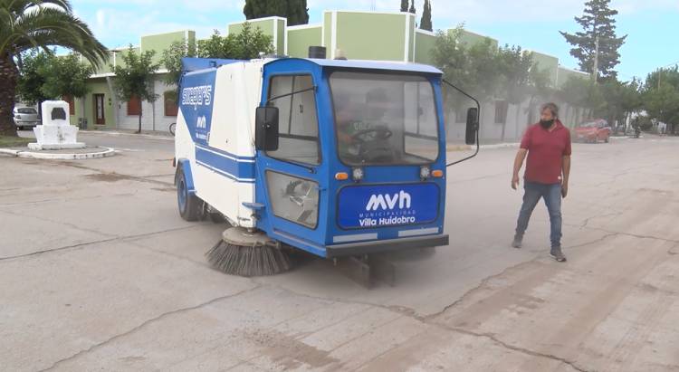 SE PUSO EN FUNCIONES A LA NUEVA BARREDORA DE CALLES