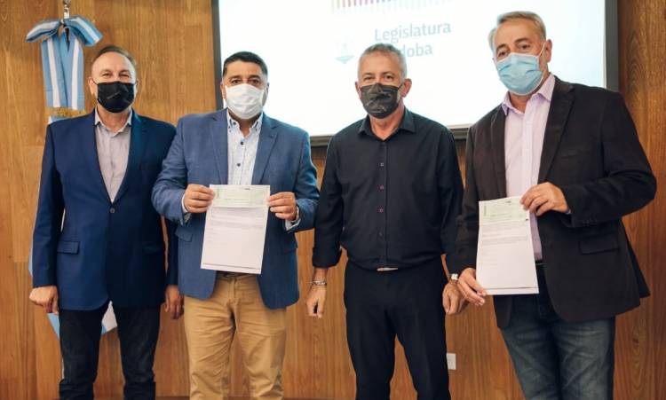 VILLA HUIDOBRO RECIBIÓ LOS PRIMEROS FONDOS PARA LA OBRA DE GAS DOMICILIARIO