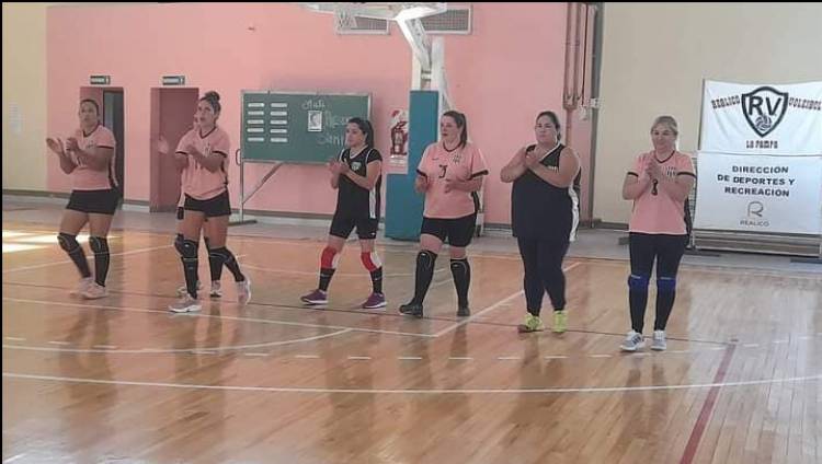 LAS CHICAS DEL VOLEY DEBUTARON CON BUENOS RESULTADOS