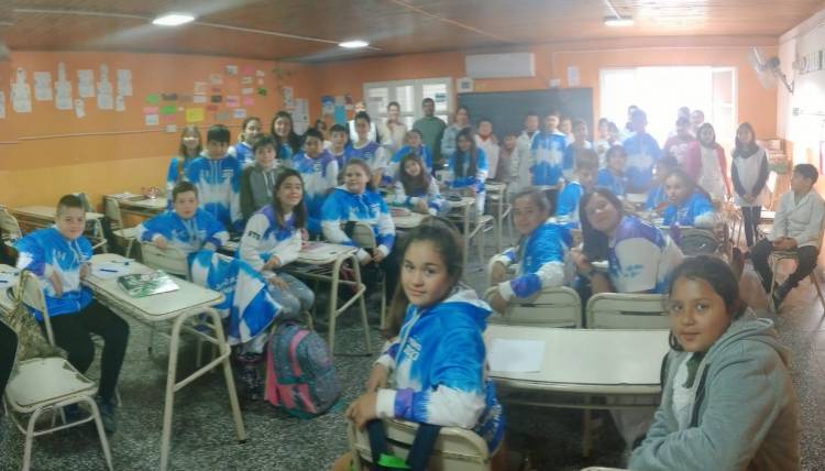 ALUMNOS DE LA ESCUELA CHELLI RECIBIERON UNA CHARLA POR EL DÍA DEL ANIMAL