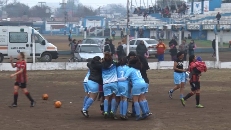 LAS CHICAS DE JUVENTUD CONTINÚAN A PASO FIRME 