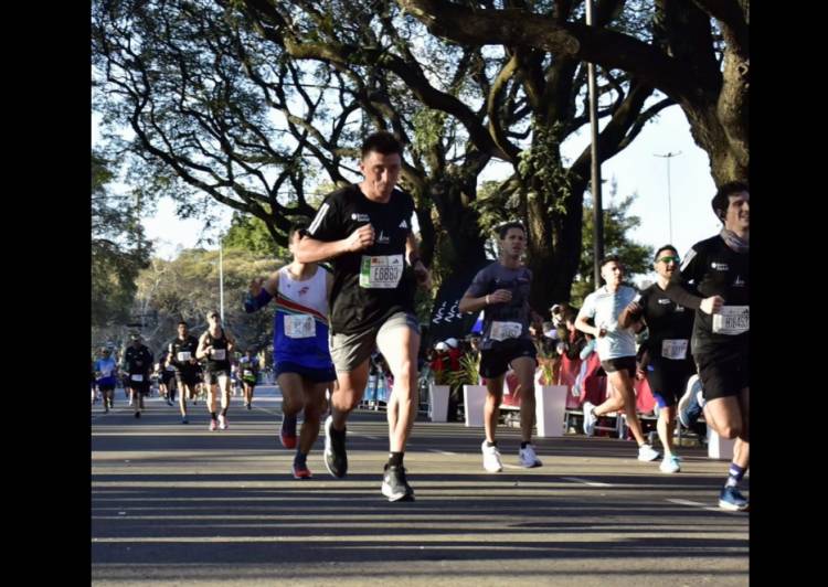 ATLETISMO: AVARO PARTICIPÓ DE LA MEDIA MARATON DE BUENOS AIRES