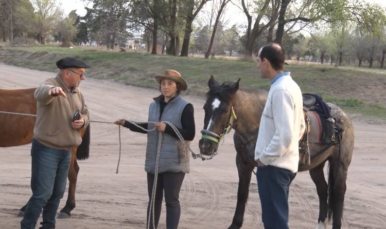 UNA FRANCESA DE VISITA Y DE A CABALLO