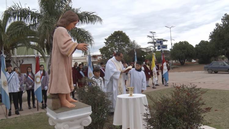 ENTRONIZACIÓN DE LA IMÁGEN DE LA VIRGEN NIÑA 