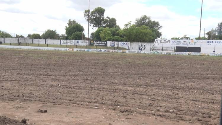 EL VILLA REACONDICIONA SU CANCHA PARA EL PRÓXIMO AÑO