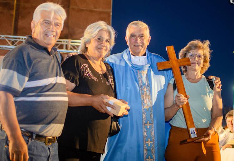 VILLA HUIDOBRO RECIBIÓ SU CRUZ MISIONERA