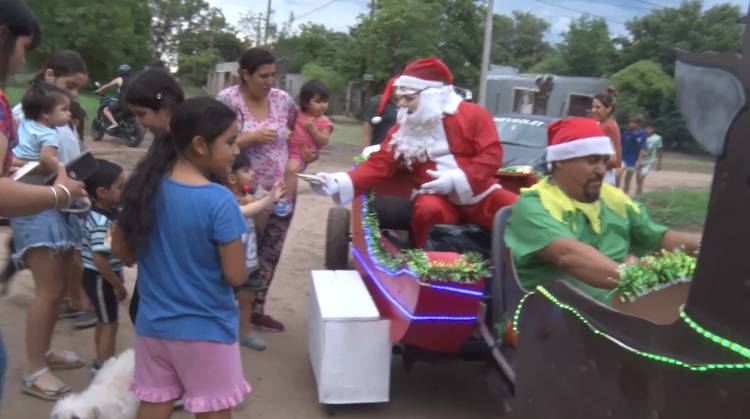 PAPÁ NOEL VISITÓ LA LOCALIDAD