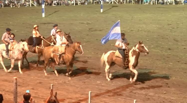 SE CERRÓ LA FIESTA DEL TRIGO CON LA TRADICIONAL JINETEADA EN EL VILLA