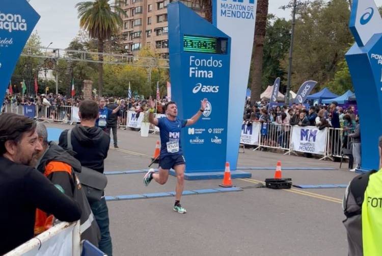 AVARO CORRIÓ SU PRIMERA MARATÓN EN MENDOZA