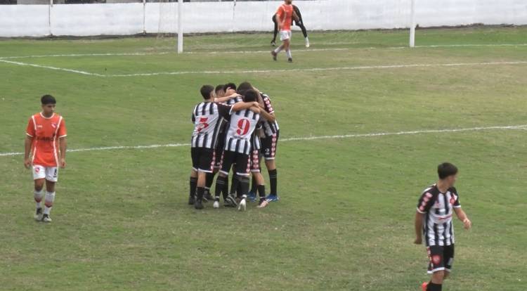 EL VILLA GOLEÓ A RANQUELES Y SE METIÓ ENTRE LOS 8 CLASIFICADOS