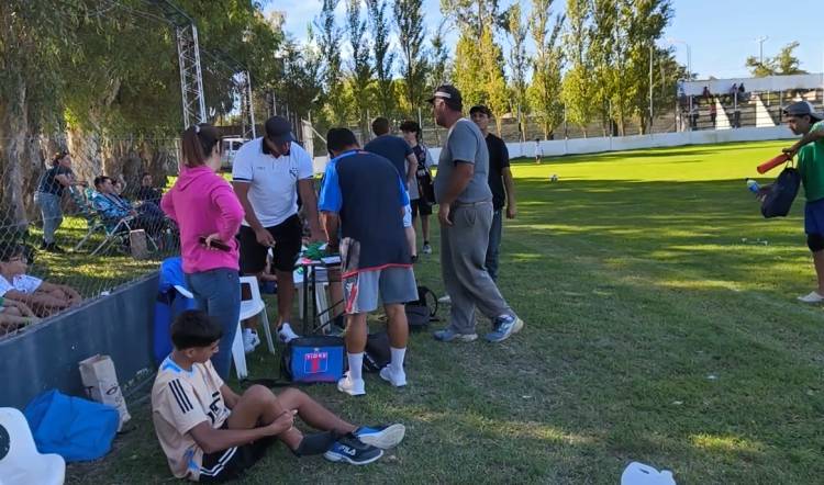 EL CA TIGRE REALIZÓ UNA PRUEBA DE JUGADORES EN EL FC VILLA HUIDOBRO