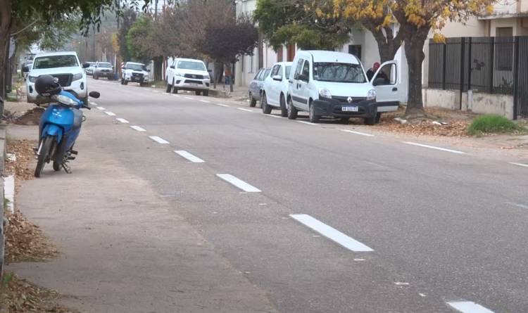 TRABAJOS DE DEMARCACIÓN SOBRE CALLE RIVADAVIA, HABILITACIÓN DE PODA Y SERVICIOS MUNICIPALES