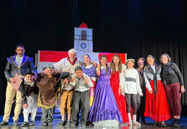 EL GRUPO DE TEATRO INFANTIL PRESENTÓ LA OBRA RETRATO DE REVOLUCIÓN