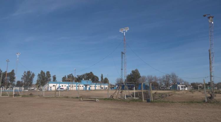 JUVENTUD COLOCA NUEVAS LUMINARIAS EN CANCHAS AUXILIARES