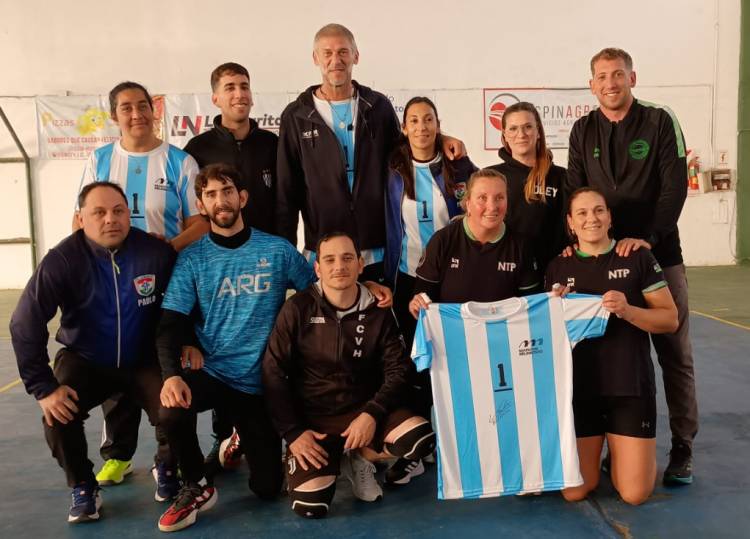 MARCOS MILINKOVIC BRINDÓ UNA CLINICA PARA JUGADORES Y ENTRENADORES EN NELSON