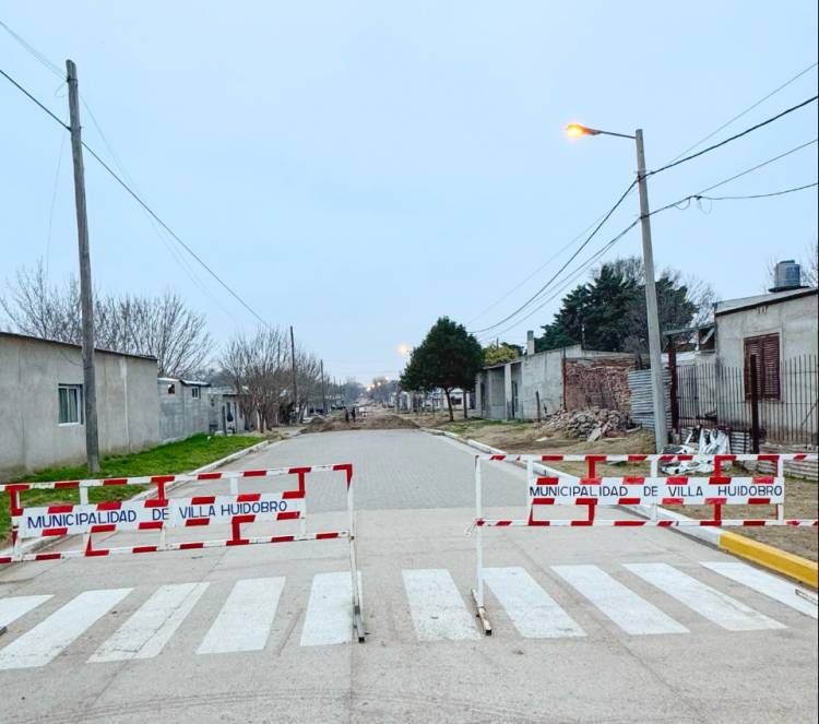 OBRA DE CORDÓN CUNETA Y ARTICULADO PARA CALLE ROSELLO EN BARRIO CAÑADA CHICA