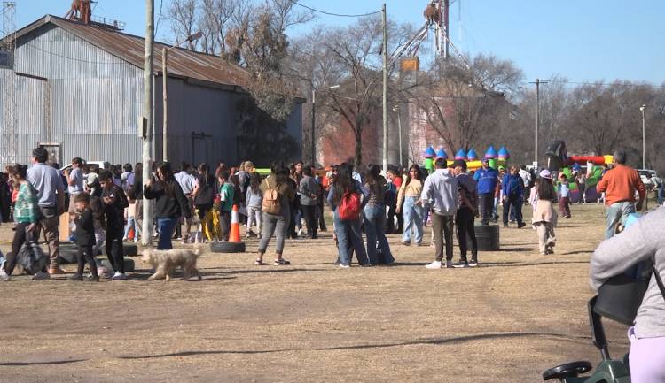 DÍA DE LAS INFANCIAS A PLENO SOL, JUEGOS Y PREMIOS EN EL PREDIO DEL FERROCARRIL